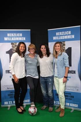 Dzsenifer Marozsan, Saskia Bartusiak, Uschi Holl und Bianca Schmidt beim Photocall zur Kinopremiere von 11 Freundinnen am 17.05.13 in Koeln Photocall zur Kinopremiere von 11 Freundinnen in Koeln, 2013 
