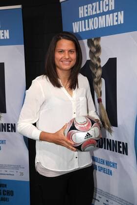 Dzsenifer Marozsan, die Fussballspielerin beim Photocall zur Kinopremiere von 11 Freundinnen am 17.05.13 in Koeln Photocall zur Kinopremiere von 11 Freundinnen in Koeln, 2013 