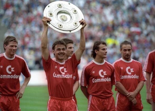 Fußball, FC Bayern München, Deutscher Meister 1989 Der FC Bayern München ist deutscher Meister 1989 1990, v.li.: Stefan Reuter, Olaf Thon, Thomas Kastenmaier, Armin Eck und Helmut Winklhofer