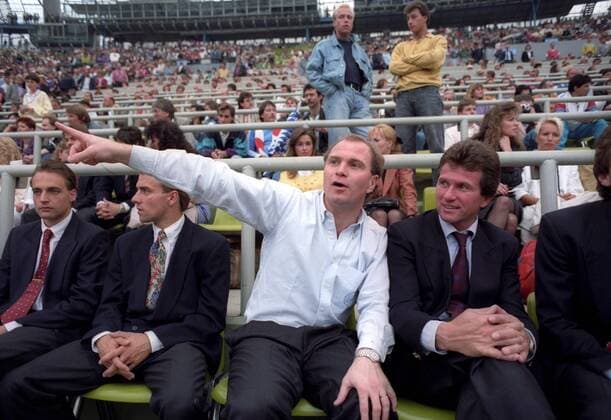 Der FC Bayern München ist deutscher Meister 1988 1989, Trainer Jupp Heynckes (re.), Manager Uli Hoeneß und Hansi Flick