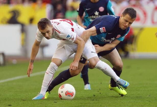 Stuttgart , Fussball Bundesliga VfB Stuttgart vs. FSV Mainz 05 von links: Alexandru Maxim ( VFB ) Radoslav Zabavnik ( Mainz )
