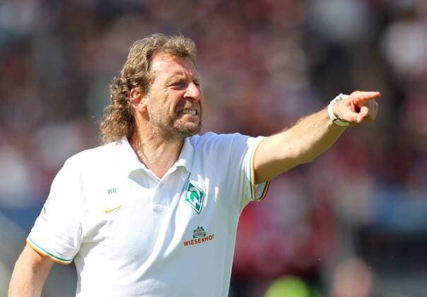 Fussball, 1. BL, 1. Bundesliga, Saison 2012 2013, Herren, Deutschland, , 18.05.2013, 1. FC Nürnberg - SV Werder Bremen, v.l. TRAINER Wolfgang Rolff, Bremen, Geste, Fingerzeig, Emotion,