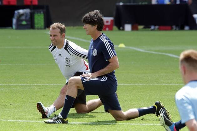Co-Trainer Hans Dieter Flick mit Bundestrainer Joachim Löw (D)