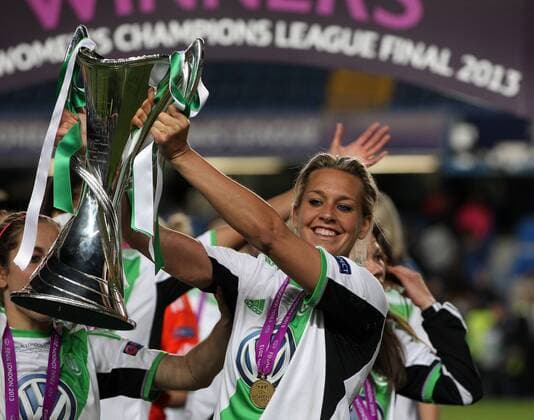 Lena Gössling mit Pokal Pokalsieger Fußball Fussball UEFA Championsleague Finale Final 2013 Damen Frauen Saison 2012 13 23.05.2013 VfL Wolfsburg vs. Olympique Lyon