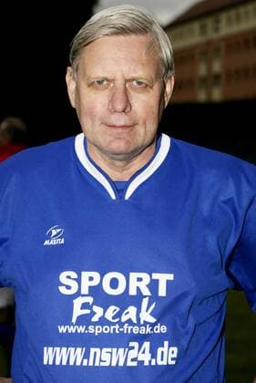 Bernd Bransch (DDR,Deutschland) - Oldstarsspiel anlässlich des 90. Geburtstag vom SV Hohenmölsen Stadtauswahl Hohenmölsen vs. DDR Oldstars auf dem Sportplatz in Hohenmölsen - Portrait,Deutschland,Fußball,Mann,Männer,12.06.2009