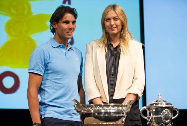 (130524) -- PARIS, May 24, 2013 (Xinhua) -- Maria Sharapova (R) of Russia and Rafael Nadal of Spain attend the draw ceremony of 2013 French Open tennis tournament at Roland Garros in Paris, France, on May 24, 2013. (Xinhua Bai Xue) (jyc) (SP)FRANCE-PARIS-TENNIS-2013 FRENCH OPEN-DRAW CEREMONY 