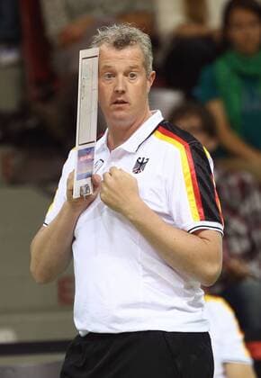 Ludwigsburg , Volleyball Länderspiel Deutschland vs. Frankreich Trainer Vital Heyen ( Deutschland )