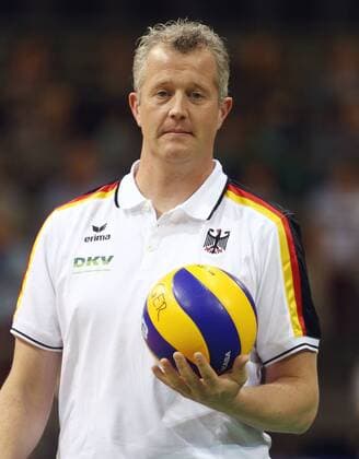 Ludwigsburg , Volleyball Länderspiel Deutschland vs. Frankreich Trainer Vital Heyen ( Deutschland )