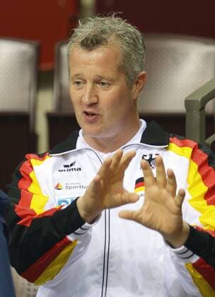 Ludwigsburg , Volleyball Länderspiel Deutschland vs. Frankreich Trainer Vital Heyen ( Deutschland )