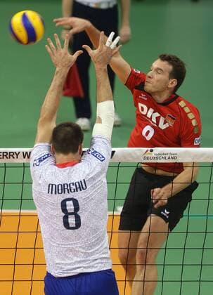 Ludwigsburg , Volleyball Länderspiel Deutschland vs. Frankreich rechts: Denis Kaliberda ( Deut )