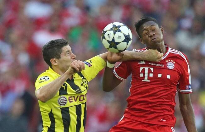 David ALABA ( Bayern 27 ) im Zweikampf , Aktion um den Ball gegen Robert LEWANDOWSKI; Nr.9 BVB FC BAYERN MÜNCHEN - BORUSSIA DORTMUND ( - ) Fussball UEFA Champions League, Finale, im Wembley Stadion London am 25.05.2013 CL Saison 2012 2013, FCB, München, BVB