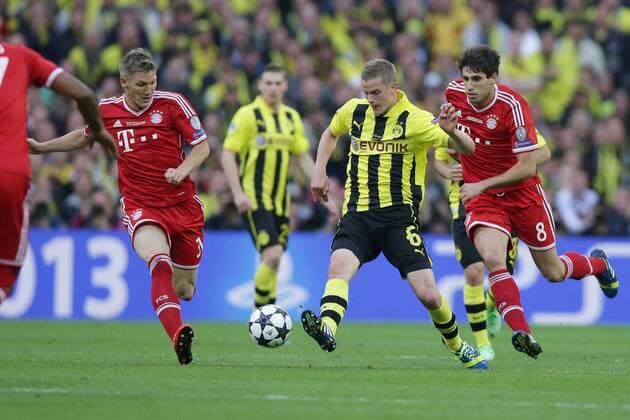 Sven BENDER (Borussia Dortmund - BVB - 6) - Bastian SCHWEINSTEIGER (FC Bayern München - 31) - Javier Javi MARTINEZ (FC Bayern München - 8) EP_GST
