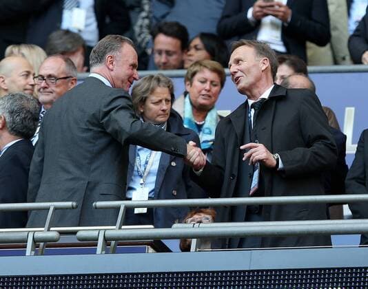V.li. Bayern-Boss Karl-Heinz Rummenigge (FCB) begrüsst BVB-Boss Hans-Joachim Watzke (BVB). Borussia Dortmund--FC Bayern München . London, ENG, 25.05.2013 , Finale, Fussball-Champions League 2013 .