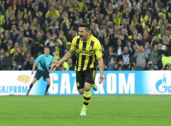 25.05.2013 London, England. Antonio da Silva of Borussia Dortmund takes the penalty and celebrates as he scores his equalising goal during the Champions League Final between Bayern Munich and Borussia Dortmund from Wembley Stadium. xKieranxGalvinx  ActionPlus20238514