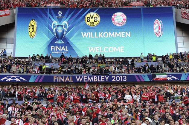 Bayernfans, Fussballfans, Fans, Anzeigafafel, Videowand, Dsiplay, Fanblock. Fussball Champions League Finale 2013 FC Bayern München 1-2. Saison2012 13, WEMBLEY Stadion, 25.05.2013.