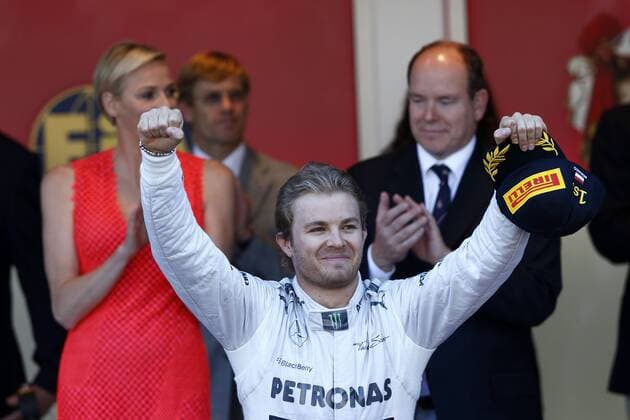 Motorsports: FIA Formula One World Championship 2013, Grand Prix of Monaco, 9 Nico Rosberg (GER, Mercedes AMG Petronas F1 Team), hi.: Fürst Albert II von Monaco mit Gattin Charlene xHOCHxZWEIx