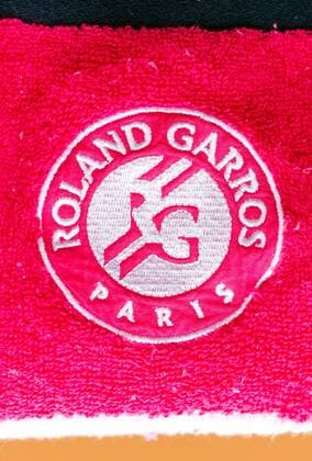TENNIS - ATP, French Open 2013 PARIS,FRANKREICH,26.MAI.13 - TENNIS - ATP Tennis Herren World Tour, Grand Slam, Roland Garros, French Open. Bild zeigt ein Feature mit einem Logo auf einem Handtuch. 