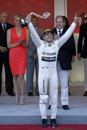 Motorsports: FIA Formula One World Championship 2013, Grand Prix of Monaco, 9 Nico Rosberg (GER, Mercedes AMG Petronas F1 Team), hi.: Fürst Albert II von Monaco mit Gattin Charlene xHOCHxZWEIx
