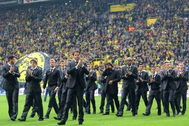 Die Fussballer von Borussia Dortmund werden von den Fans im Signal Iduna Park in Dortmund empfangen. Der BVB hatte am Vortag das Finale der Champions League mit 1:2 gegen Bayern München verloren. Empfang von Borussia Dortmund