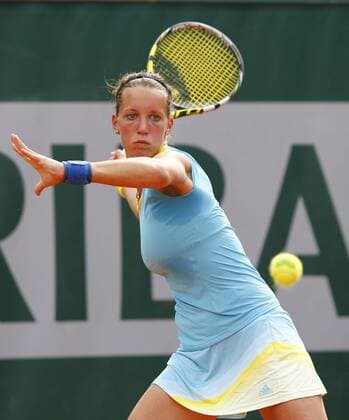 French Open 2013, Roland Garros,Paris,ITF Grand Slam Tennis Tournament,Dinah Pfizenmaier (GER), Aktion, Einzelbild,Halbkörper,Hochformat,