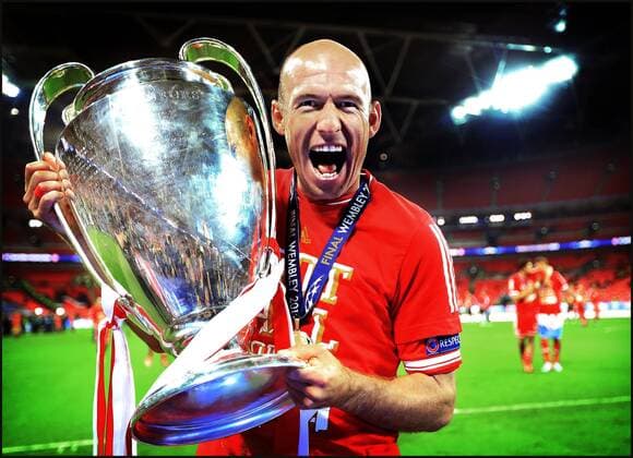 Fußball, FC Bayern München, Champions League Sieger 2013 Arjen Robben Hoogte celebrates after the UEFA Champions League final match between Bayern Munich on May 25, 2013 at Wembley stadium, London, England. FC Bayern Munich Champions League 2012 2013 xVIxPimxRasxFotografiexIVx 1579980
