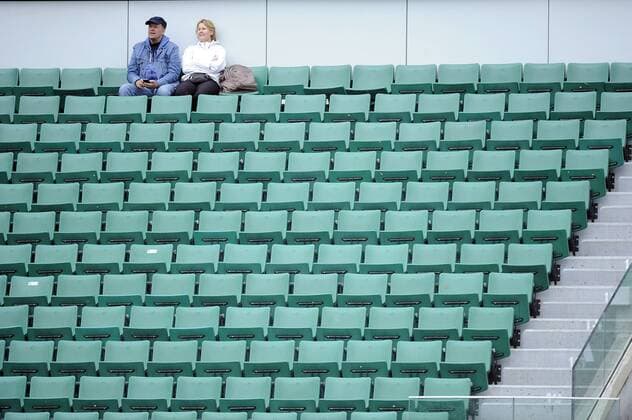 28.05.2013 Paris, France. Hardy fans do not want to leave their seats despite the rain at the French Open from Roland Garros. xDavidxEmmx  ActionPlus11412333