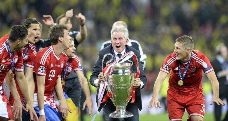 Fußball, FC Bayern München, Champions League Sieger 2013 Trainer Jupp Heynckes feiert mit dem Champions League Pokal. Jubel, Freude, Emotionen, feiern, lachen, jubelt, freuen, FC BAYERN MUENCHEN - BORUSSIA DORTMUND (2-1) Fussball UEFA Champions League, Finale, im Wembley Stadion London am 25.05.2013 CL Saison 2012 2013, FCB, München, BVB