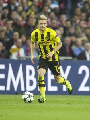 Marco REUS, Nr.11 BVB Einzelaktion mit Ball, Ganzfigur, Freisteller, Einzelbild, Hochformat, Aktion, Ganzkörper, Einzelaufnahmen, Action FC BAYERN MUENCHEN - BORUSSIA DORTMUND (2 -1 ) Fussball UEFA Champions League, Finale, im Wembley Stadion London am 25.05.2013 CL Saison 2012 2013, FCB, München, BVB