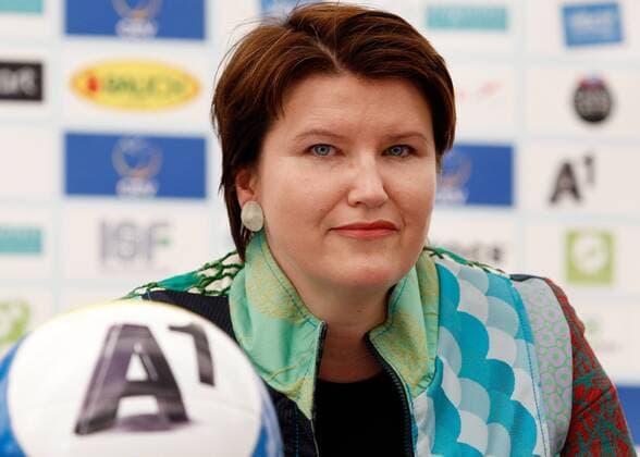 BEACHVOLLEYBALL - CEV EM 2013, Vorberichte, PK WIEN,AUSTRIA,28.MAI.13 - DIVERS, BEACH VOLLEYBALL - CEV Europameisterschaft in Klagenfurt, Vorberichte, Pressekonferenz. Bild zeigt Marketingdirektorin Tanja Sourek (A1). 