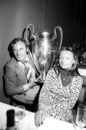 Der FC Bayern München gewinnt den Europapokal der Landesmeister 1976 - Franz Roth und Ehefrau Inka