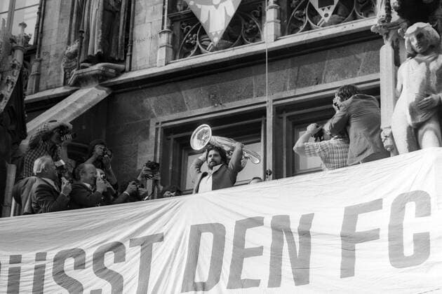 Der FC Bayern München gewinnt den Europapokal der Landesmeister 1975 - Empfang auf dem Rathausbalkon mit Gerd Müller