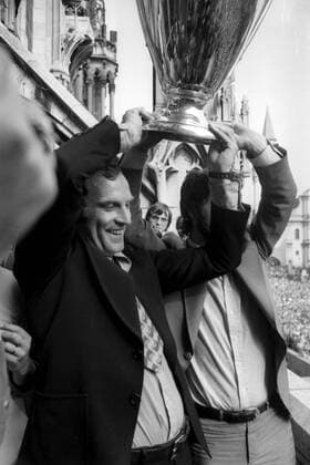 Der FC Bayern München gewinnt den Europapokal der Landesmeister 1975 - Empfang auf dem Rathausbalkon mit Gerd Müller (re.) und Franz Roth
