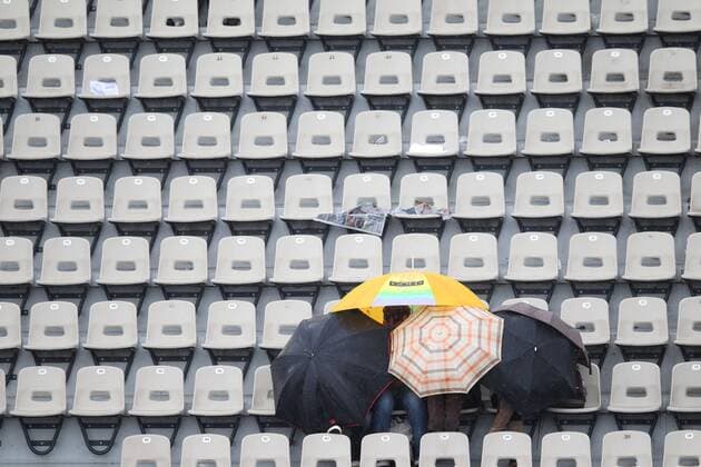 Rain at Roland Garros during first round of 2013 French Open, Paris, 28 05 2013 -