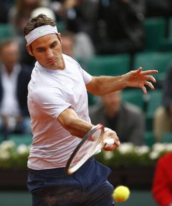 French Open 2013, Roland Garros,Paris,ITF Grand Slam Tennis Tournament, Roger Federer (SUI), Aktion,Einzelbild,Halbkoerper,Hochformat,