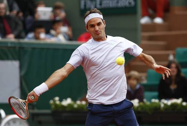 French Open 2013, Roland Garros,Paris,ITF Grand Slam Tennis Tournament, Roger Federer (SUI), Aktion,Einzelbild,Halbkoerper,Querformat,