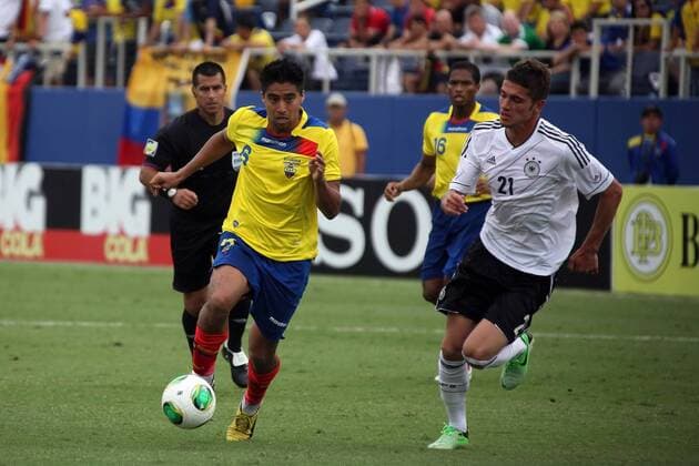 Christian Noboa (ECU) gegen Roman Neustädter (D) - Länderspiel Deutschland gegen Ecuador