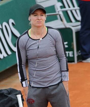 American Bethanie Mattek-Sands awaits the start of her French Open women s second round match at Roland Garros in Paris on May 30, 2013.  PAR20130530725