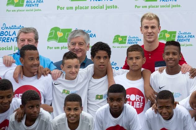 Roy Hodgson and Joe Hart entre as criancas during visiting of Projeto Relief (Bola pra Frente). Rio de Janeiro RJ, Brasil 31 05 2013. x(11)xCelsoxPupox xFotoarenax 