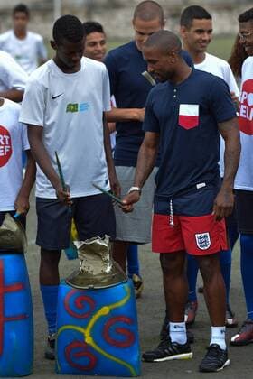 Jermain Defoe during visiting of Projeto Relief. Rio de Janeiro RJ, Brasil 31 05 2013. x(11)xCelsoxPupox xFotoarenax 