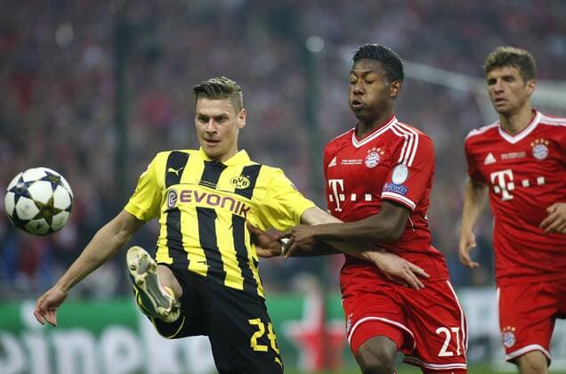 Dortmunds Lukasz Piszczek (L) against Münchens David Alaba during the final of the Champions league between Borussia Dortmund and FC Bayern Munich, Wembley Stadium in London on May 25., 2013. Borussia Dortmund gegen FC Bayern München im Finale der Champions League in der Saison 2012 2013 am 25. Mai 2013.