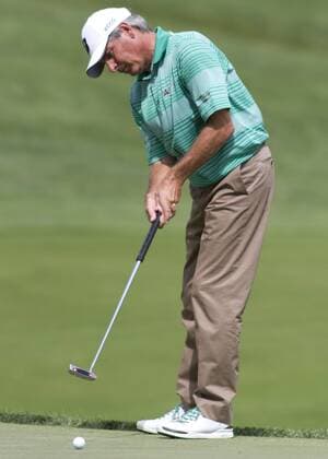 31 May 2013: Fred Couples putting during the second round of the Memorial Tournament held at Muirfield Village G.C. in Dublin, Ohio. GOLF: MAY 31 PGA Golf Herren - The Memorial Tournament - Second Round Icon130531048 EDITORIAL USE ONLY