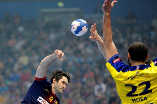 01.06.2013 KOLONIA LANXESS ARENA ( COLOGNE KOELN GERMANY ) PILKA RECZNA MEZCZYZN ( HANDBALL MEN S ) LIGA MISTRZOW - EHF FINAL 4 ( MEN S CHAMPIONS LEAGUE - FINAL FOUR ) MECZ KS VIVE TARGI KIELCE - FC BARCELONA INTERSPORT ( GAME ) NZ RAUL RODRIGUEZ ENTRERRIOS (L), ZELJKO MUSA (P) FOTO MICHAL STANCZYK CYFRASPORT --- Newspix.pl  20130601CSMS0039