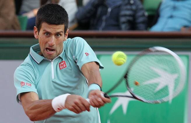 Serbia s Novak Djokovic returns a shot during the men s singles third round match at the 2013 French Open tennis tournament in Paris, France, on June 1, 2013. (SP)FRANCE-PARIS-TENNIS-FRENCH OPEN 