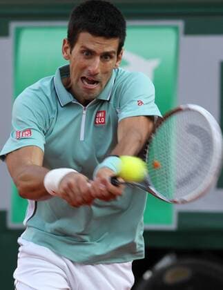 Serbia s Novak Djokovic returns a shot during the men s singles third round match at the 2013 French Open tennis tournament in Paris, France, on June 1, 2013. (SP)FRANCE-PARIS-TENNIS-FRENCH OPEN 