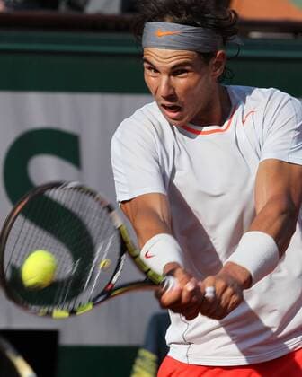 Spain s Rafael Nadal returns a shot during the men s singles third round match at the 2013 French Open tennis tournament in Paris, France, on June 1, 2013. (SP)FRANCE-PARIS-TENNIS-FRENCH OPEN 