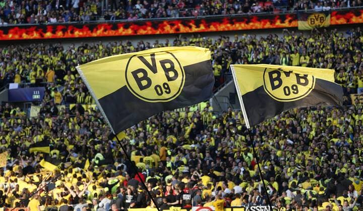BVB Fans wave their flags during the final of the Champions league between Borussia Dortmund and FC Bayern Munich, Wembley Stadium in London on May 25., 2013. Borussia Dortmund im Finale der Champions League in der Saison 2012 2013 am 25. Mai 2013.