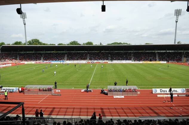 Fußball, Stadiongeschichte KSV Hessen-Kassel Uebersicht Totale Auestadion beim Spiel EP_SIPPEL