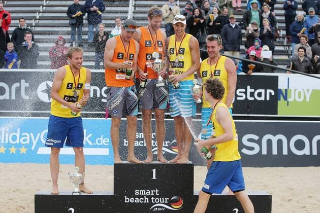 Beachvolleyball: smart beach tour Hamburg 2013, Supercup - super cup,Finn Dittelbach und Lars Fluegge (2.Platz), Sebastian Dollinger und Stefan Windscheif (1.Platz), Eric Koreng und Alexander Walkenhorst (3.Platz) HOCH ZWEI Malte Christians xHOCHxZWEIx xMaltexChristiansx