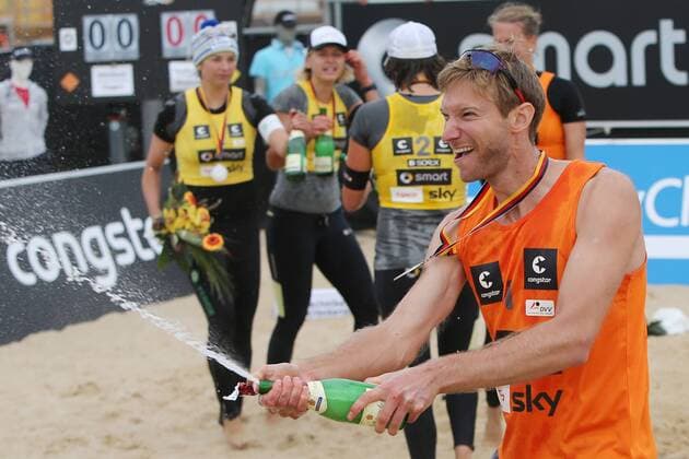 Beachvolleyball: smart beach tour Hamburg 2013, Supercup - super cup, Sieger Sebastian Dollinger und Stefan Windscheif (1.Platz), HOCH ZWEI Malte Christians xHOCHxZWEIx xMaltexChristiansx