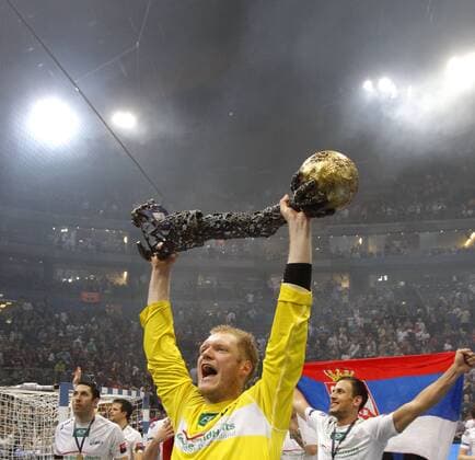 Hamburgs Johannes Bitter celebrates the winning of the cup during the Champions league final of the Final 4 between HSV Hamburg and FC Barcelona Intersport, Lanxessarena in Cologne on June 02., 2013. HSV Hamburg gegen FC Barcelona Intersport im Finale des Champions League Final 4 Turnieres in der Saison 2012 2013 am 02. Juni 2013.